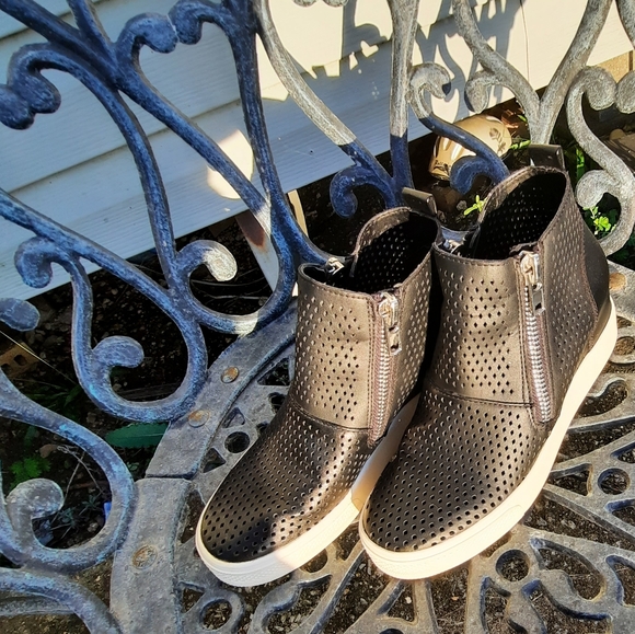 Steve Madden Black Holes Boots Sz - Picture 6 of 11